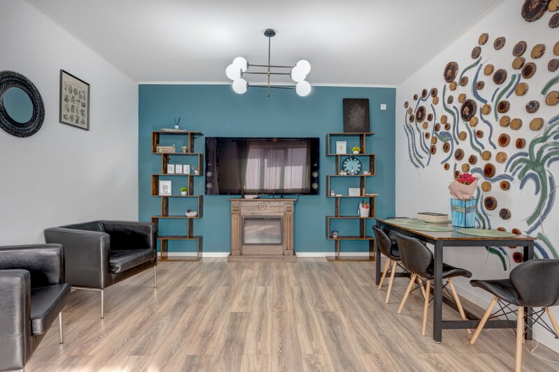 Vila individuala complet mobilata si utilata, terasa, curte libera, 2 parcari.